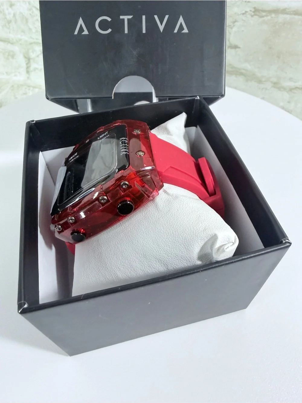 Activa bold red